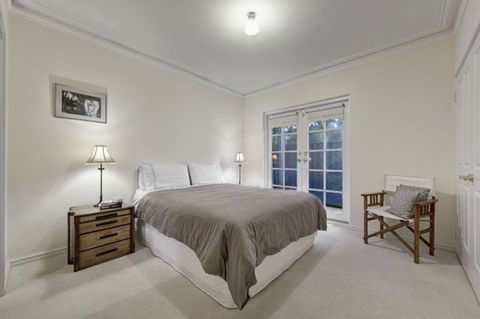 Cottage Retreat/Shady Cottage - Holiday Cairns 2