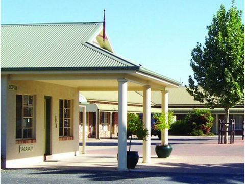 Country Gardens Motor Inn - Holiday Cairns 0