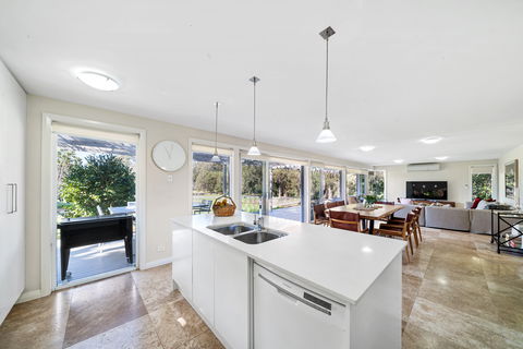 CUB Country House - Berry - Holiday Cairns 2