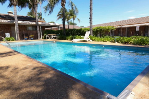 Exies Bagtown Motel - Holiday Cairns 0