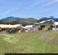 James Estate Guest House - Holiday Cairns