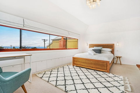 Newcastle Executive Homes - Oceanview Terrace - Holiday Cairns 0