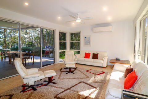 Pelican Escape 11 - Holiday Cairns 2