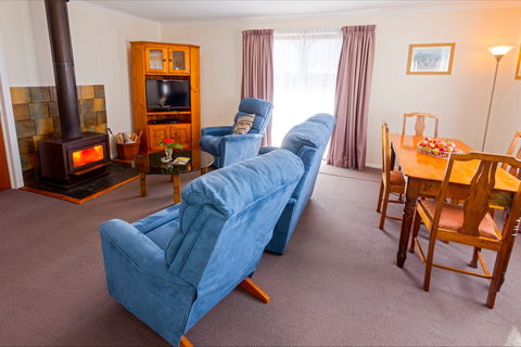 Pol And Pen Holiday Cottages - Holiday Cairns 1