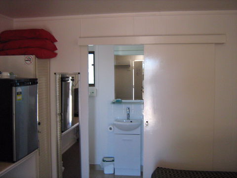 Rest Easi Motel - Holiday Cairns 1