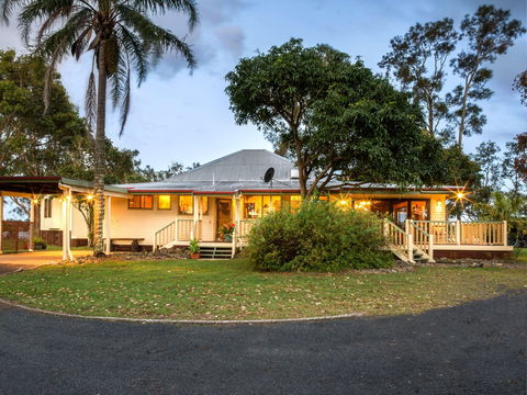 Riverside Holiday Retreat Yamba - Holiday Cairns 1