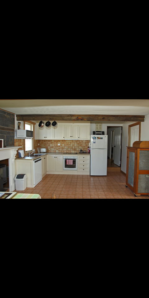 Stable Cottage - Holiday Cairns 2