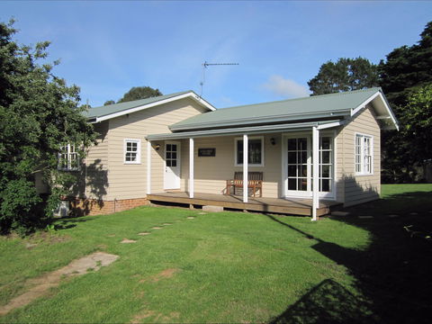 Sutton Forest Cottage - Holiday Cairns 0
