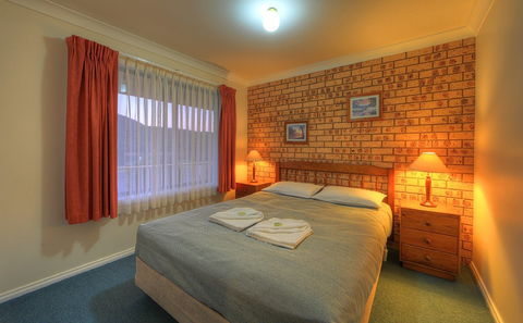 Talbingo Tourist Caravan Park - Holiday Cairns 0