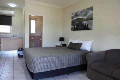 Tumut Apartments - Holiday Cairns 1