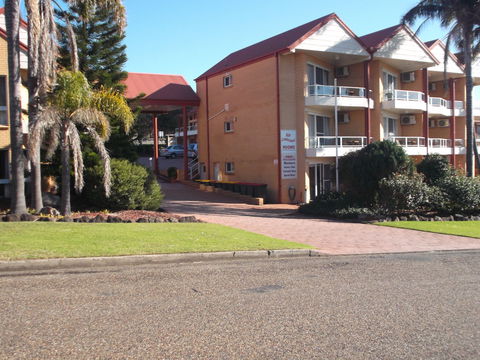 Ulladulla Harbour Motel,  Another Sinclair's Property - Holiday Cairns 0