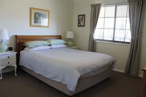 Valley View Cottage Hunter Valley - Holiday Cairns 1