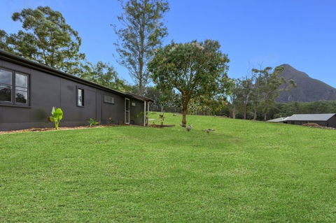Sunshine Coast Farm Stay  - Holiday Cairns 1