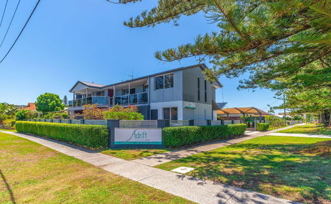 Adrift Apartments - Holiday Cairns 1
