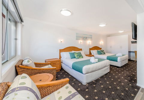Adrift Apartments - Holiday Cairns 2