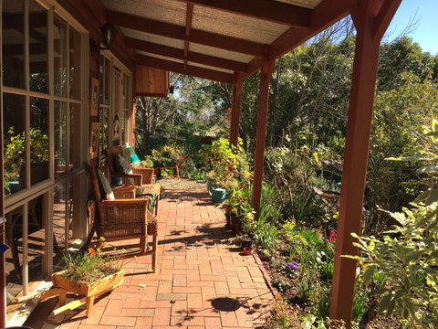 Artscape Cottage Beechworth - Holiday Cairns 1