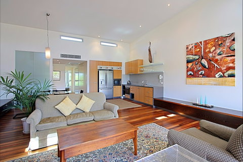 Beach Villa 17, East On Byron - Holiday Cairns 0