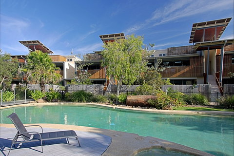 Beach Villa 17, East On Byron - Holiday Cairns 1