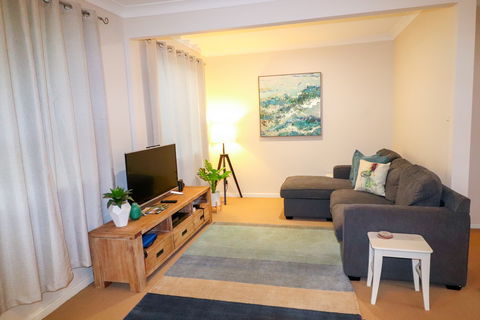 Beachside Cottage At Blacksmiths - Holiday Cairns 1