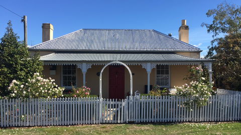 Bellamona - Cosy Georgian Cottage - Holiday Cairns 0