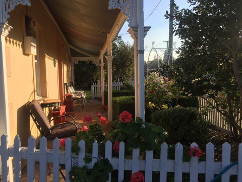 Bellamona - Cosy Georgian Cottage - Holiday Cairns 1