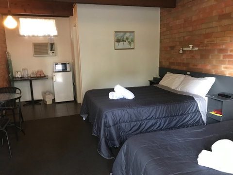 Bingara Fossickers Way Motel - Holiday Cairns 2