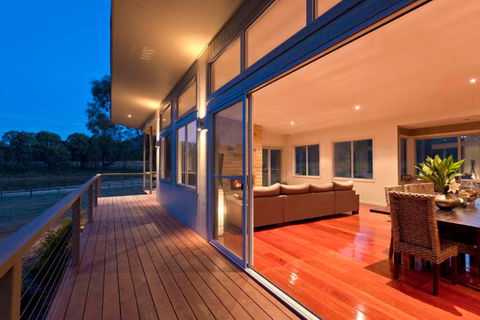 Blue  Cliff Retreat - Holiday Cairns 2