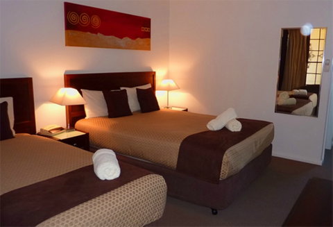 Colonial Lodge Motor Inn - Holiday Cairns 1