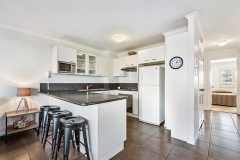 Dockside Holiday Apartments - Holiday Cairns 2