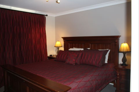Elm Cottage Tumut - Holiday Cairns 2