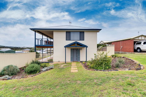 Hayborough Haven 3 - 3 Fifth Avenue - Hayborough - Holiday Cairns 1