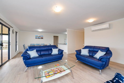 Hayborough Haven 3 - 3 Fifth Avenue - Hayborough - Holiday Cairns 2