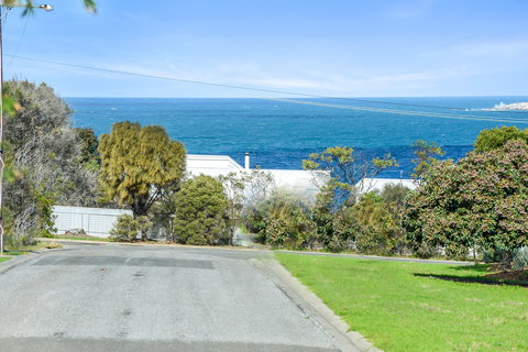 Islandview - Hayborough - Holiday Cairns 1