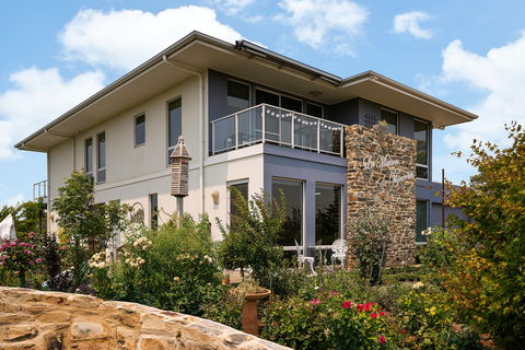 La Maison Du Vigneron B&B & Special Ocassion Dining - Holiday Cairns 0