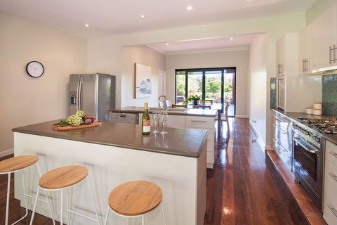 Margaret River Manor - Holiday Cairns 1
