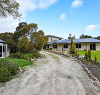McKinnon's Holiday Home - Holiday Cairns
