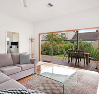 Newcastle Executive Homes - Cooks Hill Cottage - Holiday Cairns