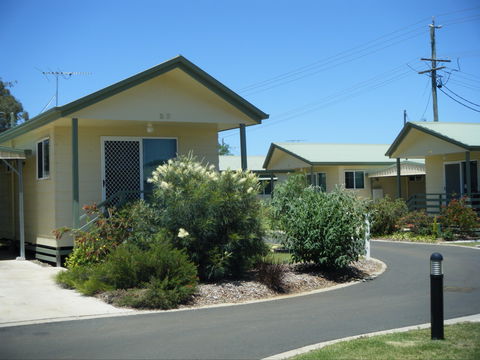 Peppertree Cabins Kingaroy - Holiday Cairns 1