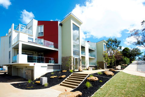 Phillip Island Towers - Holiday Cairns 1