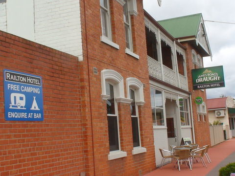 Railton Hotel - Holiday Cairns 1
