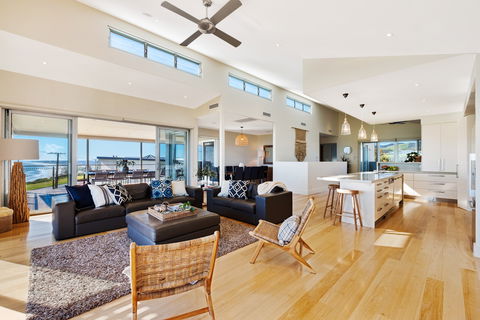 Sea La Vie, Sellicks Beach - Holiday Cairns 1