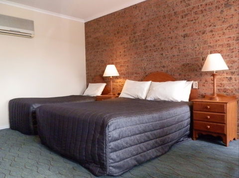 Swaggers Motor Inn - Holiday Cairns 2