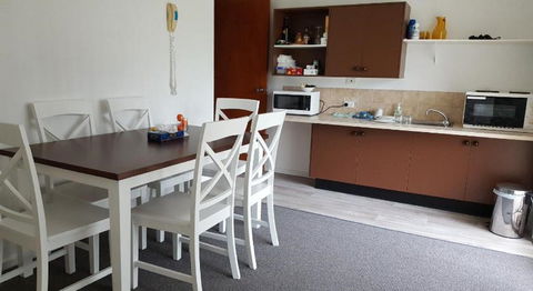 Tabourie Lake Motor Inn - Holiday Cairns 0