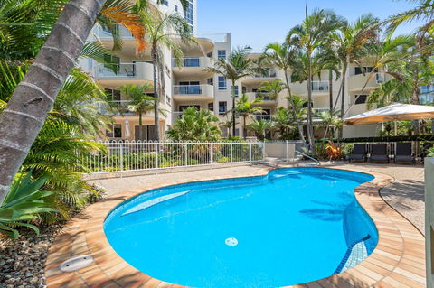 The Burlington Holiday Apartments - Holiday Cairns 0