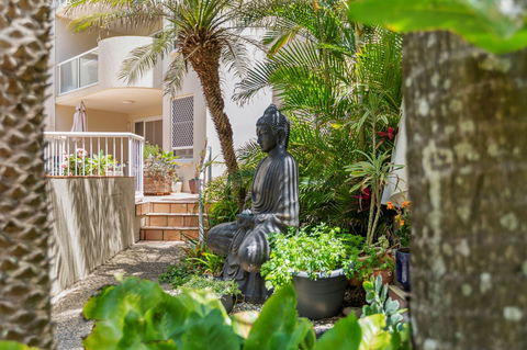The Burlington Holiday Apartments - Holiday Cairns 1