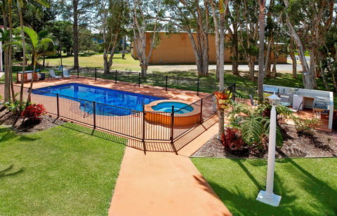 Yamba Aston Motel - Holiday Cairns 2