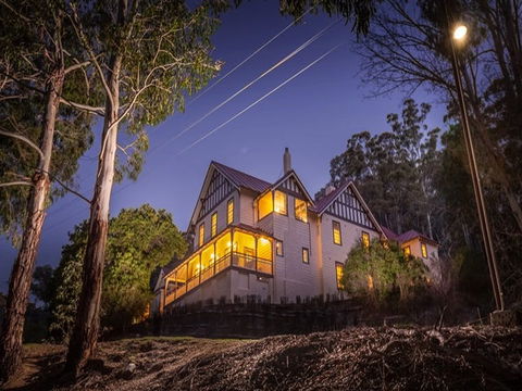Yarrangobilly Caves House: Guest Rooms - Holiday Cairns 0