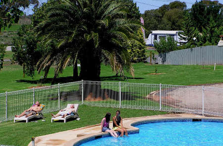 Swan Hill Holiday Park - Holiday Cairns 0