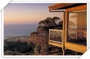 Chris's Beacon Point Restaurant And Villas - Holiday Cairns 0