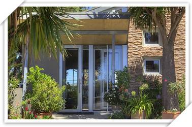 Chris's Beacon Point Restaurant And Villas - Holiday Cairns 4